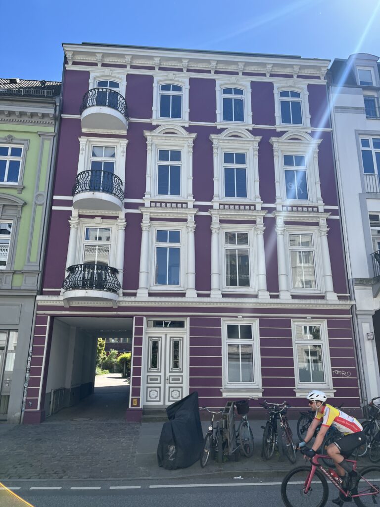 Haus Alt Pink Lila Balkon Sonne Altona